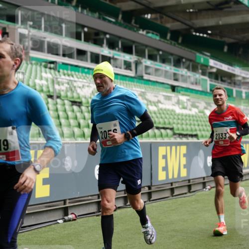 05.10.2025 - 20. swb-Marathon Bremen Michael Burmester http://msf.ph/oto/9324688 05.10.2025 12:30:45 Laufen im Stadion 419, 426, 603, 618, 999, 1293, 1565, 1647, 2056, 2133, 5060 meine-sportfotos.de