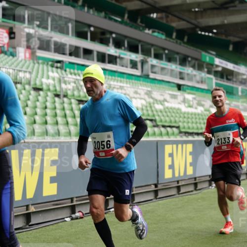 05.10.2025 - 20. swb-Marathon Bremen Michael Burmester http://msf.ph/oto/9324690 05.10.2025 12:30:45 Laufen im Stadion 419, 426, 603, 618, 999, 1293, 1565, 1647, 2056, 2133, 5060 meine-sportfotos.de