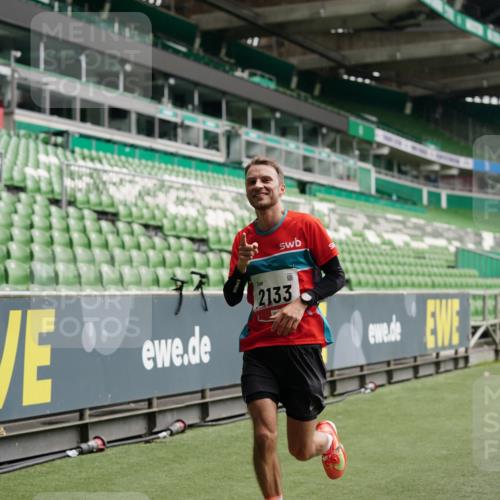 05.10.2025 - 20. swb-Marathon Bremen Michael Burmester http://msf.ph/oto/9324692 05.10.2025 12:30:46 Laufen im Stadion 419, 426, 603, 618, 999, 1293, 1565, 1647, 2056, 2133, 5060 meine-sportfotos.de
