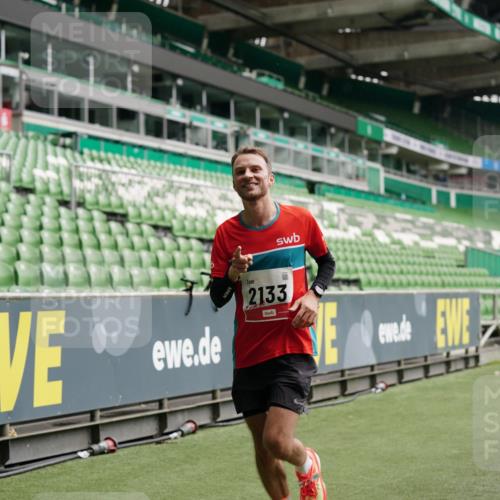 05.10.2025 - 20. swb-Marathon Bremen Michael Burmester http://msf.ph/oto/9324694 05.10.2025 12:30:46 Laufen im Stadion 419, 426, 603, 618, 999, 1293, 1565, 1647, 2056, 2133, 5060 meine-sportfotos.de