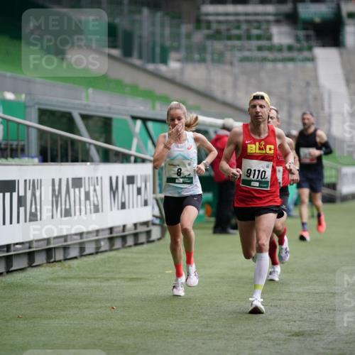 05.10.2025 - 20. swb-Marathon Bremen Michael Burmester http://msf.ph/oto/9324712 05.10.2025 12:31:01 Laufen im Stadion 6, 8, 419, 426, 603, 618, 999, 1293, 1565, 1647, 1814, 2056, 2133, 5060, 9110 meine-sportfotos.de