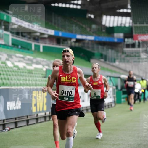 05.10.2025 - 20. swb-Marathon Bremen Michael Burmester http://msf.ph/oto/9324720 05.10.2025 12:31:03 Laufen im Stadion 6, 8, 419, 426, 603, 618, 999, 1293, 1565, 1647, 1814, 2056, 2133, 9110, 5060 meine-sportfotos.de