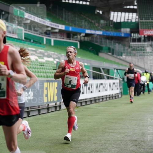 05.10.2025 - 20. swb-Marathon Bremen Michael Burmester http://msf.ph/oto/9324726 05.10.2025 12:31:04 Laufen im Stadion 6, 8, 419, 426, 603, 618, 999, 1293, 1565, 1647, 1814, 2056, 2133, 9110, 5060 meine-sportfotos.de