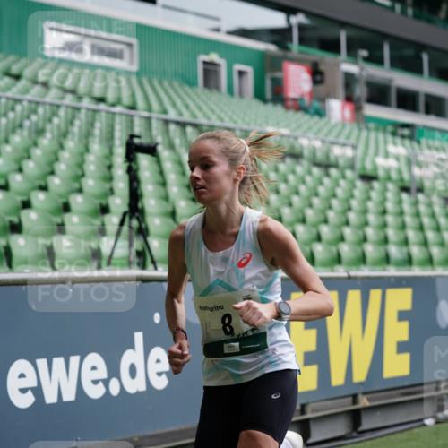 05.10.2025 - 20. swb-Marathon Bremen Michael Burmester http://msf.ph/oto/9324730 05.10.2025 12:31:05 Laufen im Stadion 6, 8, 419, 426, 603, 618, 999, 1293, 1565, 1647, 1814, 2056, 2133, 9110, 5060 meine-sportfotos.de