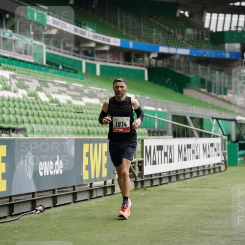 05.10.2025 - 20. swb-Marathon Bremen Michael Burmester http://msf.ph/oto/9324732 05.10.2025 12:31:08 Laufen im Stadion 6, 8, 419, 426, 603, 618, 999, 1293, 1565, 1647, 1814, 2056, 2133, 9110, 5060 meine-sportfotos.de