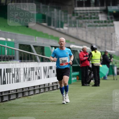05.10.2025 - 20. swb-Marathon Bremen Michael Burmester http://msf.ph/oto/9324748 05.10.2025 12:31:36 Laufen im Stadion 6, 8, 566, 1293, 1814, 2054, 9110, 419, 426, 603, 999, 1565, 1647, 2056, 2133 meine-sportfotos.de