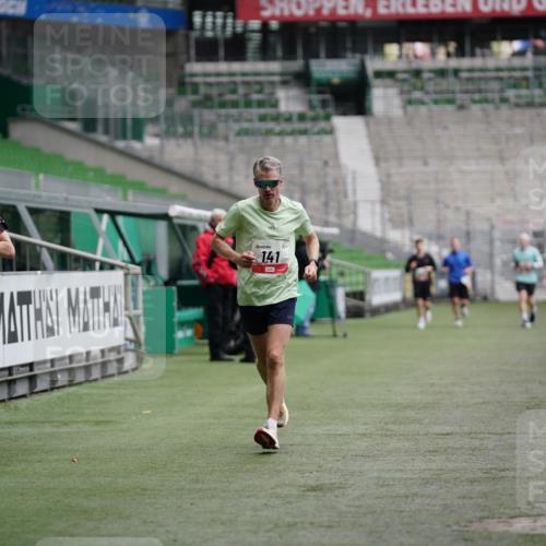 05.10.2025 - 20. swb-Marathon Bremen Michael Burmester http://msf.ph/oto/9324756 05.10.2025 12:31:54 Laufen im Stadion 6, 8, 141, 566, 569, 938, 1093, 1665, 2054, 9110, 1293, 1814 meine-sportfotos.de