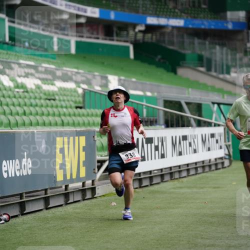 05.10.2025 - 20. swb-Marathon Bremen Michael Burmester http://msf.ph/oto/9324758 05.10.2025 12:31:55 Laufen im Stadion 6, 8, 141, 566, 569, 938, 1093, 1665, 2054, 9110, 1293, 1814 meine-sportfotos.de