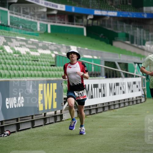 05.10.2025 - 20. swb-Marathon Bremen Michael Burmester http://msf.ph/oto/9324760 05.10.2025 12:31:55 Laufen im Stadion 6, 8, 141, 566, 569, 938, 1093, 1665, 2054, 9110, 1293, 1814 meine-sportfotos.de