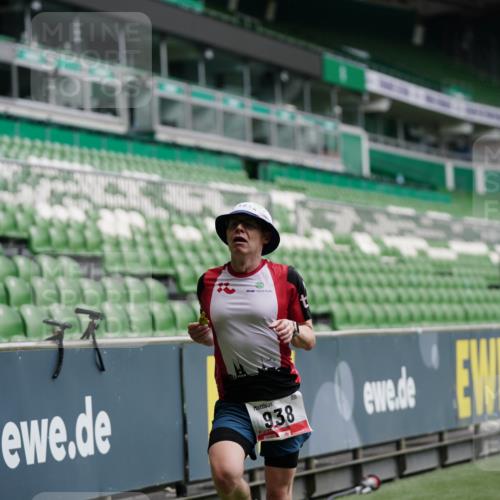 05.10.2025 - 20. swb-Marathon Bremen Michael Burmester http://msf.ph/oto/9324766 05.10.2025 12:31:58 Laufen im Stadion 6, 8, 141, 566, 569, 938, 1093, 1665, 2054, 8, 1293, 1814, 9110 meine-sportfotos.de