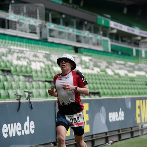 05.10.2025 - 20. swb-Marathon Bremen Michael Burmester http://msf.ph/oto/9324768 05.10.2025 12:31:58 Laufen im Stadion 6, 8, 141, 566, 569, 938, 1093, 1665, 2054, 8, 1293, 1814, 9110 meine-sportfotos.de