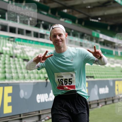 05.10.2025 - 20. swb-Marathon Bremen Michael Burmester http://msf.ph/oto/9324810 05.10.2025 12:32:19 Laufen im Stadion 141, 566, 569, 650, 664, 908, 938, 1093, 1665, 6, 2054 meine-sportfotos.de