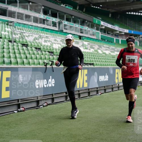 05.10.2025 - 20. swb-Marathon Bremen Michael Burmester http://msf.ph/oto/9324822 05.10.2025 12:32:29 Laufen im Stadion 141, 569, 650, 664, 908, 938, 1093, 1665, 2033, 566, 2054 meine-sportfotos.de