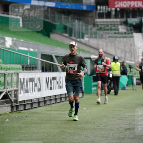 05.10.2025 - 20. swb-Marathon Bremen Michael Burmester http://msf.ph/oto/9324824 05.10.2025 12:32:32 Laufen im Stadion 141, 569, 650, 664, 908, 938, 1093, 1665, 2033, 2682, 566, 2054 meine-sportfotos.de