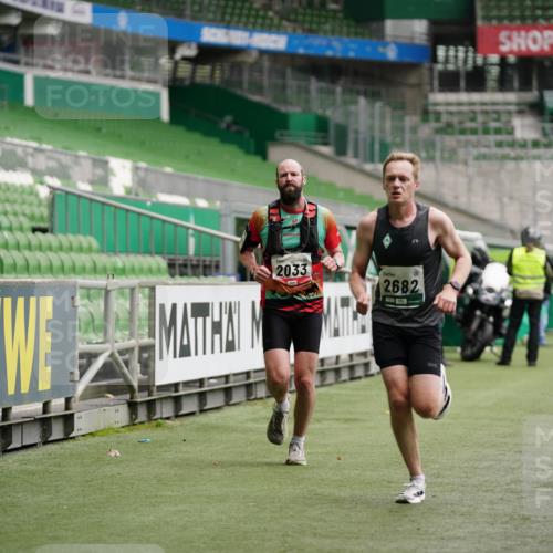 05.10.2025 - 20. swb-Marathon Bremen Michael Burmester http://msf.ph/oto/9324836 05.10.2025 12:32:36 Laufen im Stadion 141, 569, 650, 664, 746, 908, 938, 1093, 1665, 2033, 2682, 566, 2054 meine-sportfotos.de