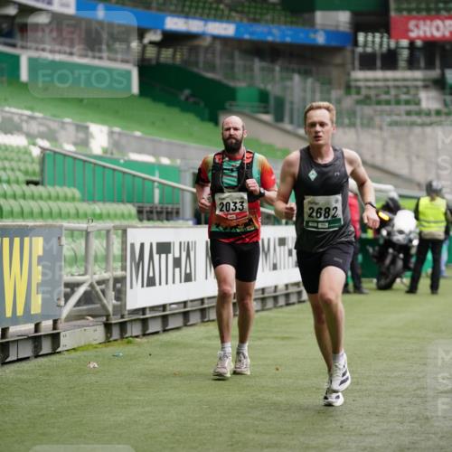 05.10.2025 - 20. swb-Marathon Bremen Michael Burmester http://msf.ph/oto/9324838 05.10.2025 12:32:36 Laufen im Stadion 141, 569, 650, 664, 746, 908, 938, 1093, 1665, 2033, 2682, 566, 2054 meine-sportfotos.de
