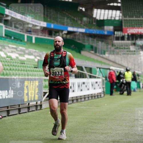 05.10.2025 - 20. swb-Marathon Bremen Michael Burmester http://msf.ph/oto/9324846 05.10.2025 12:32:38 Laufen im Stadion 141, 569, 650, 664, 746, 908, 938, 1093, 1494, 1665, 1928, 2033, 2682, 566, 938, 2054 meine-sportfotos.de