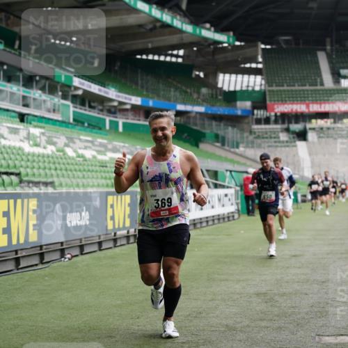 05.10.2025 - 20. swb-Marathon Bremen Michael Burmester http://msf.ph/oto/9324882 05.10.2025 12:32:55 Laufen im Stadion 121, 218, 369, 650, 664, 746, 850, 908, 1494, 1617, 1913, 1928, 2033, 2267, 2682, 4251, 6957, 141, 569, 938, 1093, 1665 meine-sportfotos.de