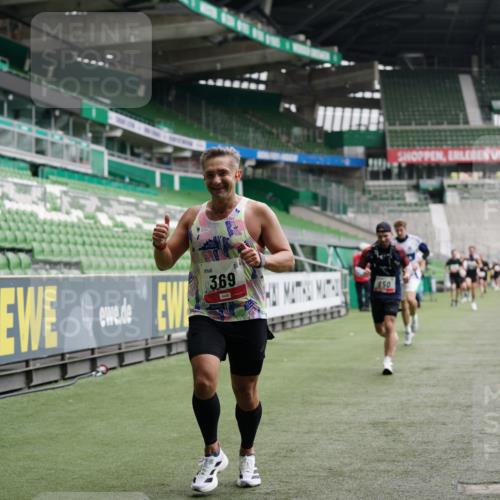 05.10.2025 - 20. swb-Marathon Bremen Michael Burmester http://msf.ph/oto/9324884 05.10.2025 12:32:55 Laufen im Stadion 121, 218, 369, 650, 664, 746, 850, 908, 1494, 1617, 1913, 1928, 2033, 2267, 2682, 4251, 6957, 141, 569, 938, 1093, 1665 meine-sportfotos.de