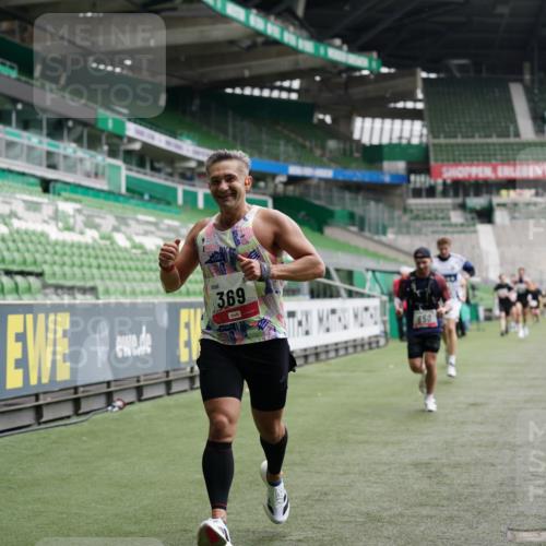 05.10.2025 - 20. swb-Marathon Bremen Michael Burmester http://msf.ph/oto/9324886 05.10.2025 12:32:55 Laufen im Stadion 121, 218, 369, 650, 664, 746, 850, 908, 1494, 1617, 1913, 1928, 2033, 2267, 2682, 4251, 6957, 141, 569, 938, 1093, 1665 meine-sportfotos.de