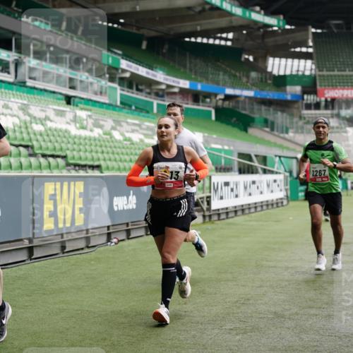 05.10.2025 - 20. swb-Marathon Bremen Michael Burmester http://msf.ph/oto/9324926 05.10.2025 12:33:08 Laufen im Stadion 121, 218, 363, 369, 650, 664, 746, 850, 908, 1494, 1617, 1889, 1913, 1928, 2000, 2033, 2267, 2682, 4251, 6957, 8582, 569, 1093, 1665 meine-sportfotos.de