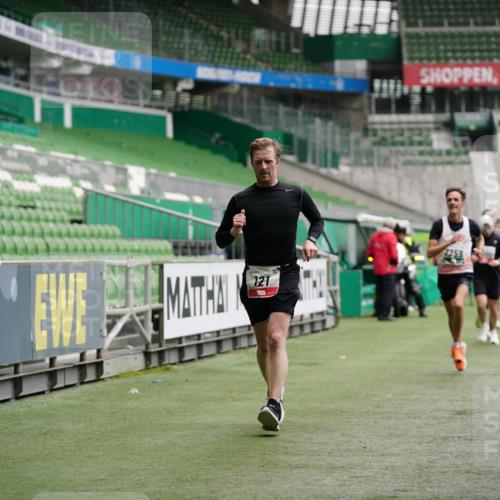 05.10.2025 - 20. swb-Marathon Bremen Michael Burmester http://msf.ph/oto/9324940 05.10.2025 12:33:11 Laufen im Stadion 121, 218, 363, 369, 650, 664, 746, 850, 908, 1070, 1372, 1494, 1617, 1889, 1913, 1928, 2000, 2033, 2267, 2682, 4251, 6957, 7259, 8582, 569, 1665 meine-sportfotos.de