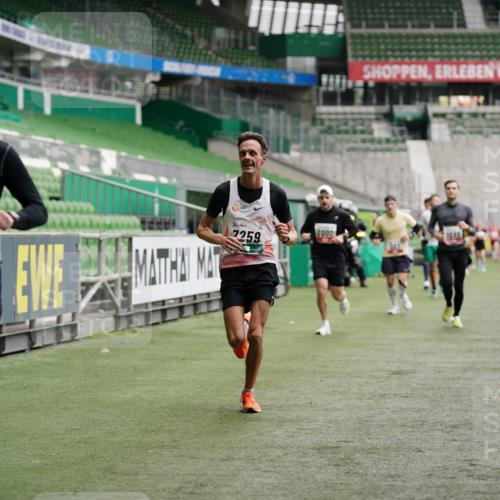 05.10.2025 - 20. swb-Marathon Bremen Michael Burmester http://msf.ph/oto/9324944 05.10.2025 12:33:14 Laufen im Stadion 121, 218, 307, 363, 369, 650, 664, 746, 850, 1070, 1372, 1494, 1617, 1889, 1913, 1928, 2000, 2033, 2267, 2682, 4251, 6957, 7259, 8582, 664, 908 meine-sportfotos.de