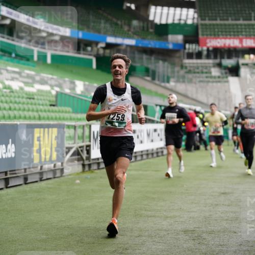 05.10.2025 - 20. swb-Marathon Bremen Michael Burmester http://msf.ph/oto/9324950 05.10.2025 12:33:14 Laufen im Stadion 121, 218, 307, 363, 369, 650, 664, 746, 850, 1070, 1372, 1494, 1617, 1889, 1913, 1928, 2000, 2033, 2267, 2682, 4251, 6957, 7259, 8582, 664, 908 meine-sportfotos.de