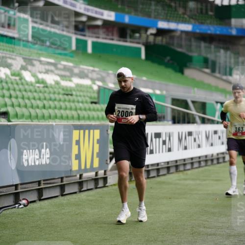 05.10.2025 - 20. swb-Marathon Bremen Michael Burmester http://msf.ph/oto/9324958 05.10.2025 12:33:17 Laufen im Stadion 121, 218, 307, 363, 369, 474, 650, 746, 850, 900, 1070, 1372, 1494, 1617, 1889, 1913, 1928, 2000, 2033, 2267, 2682, 4251, 6957, 7259, 8582, 664, 908 meine-sportfotos.de
