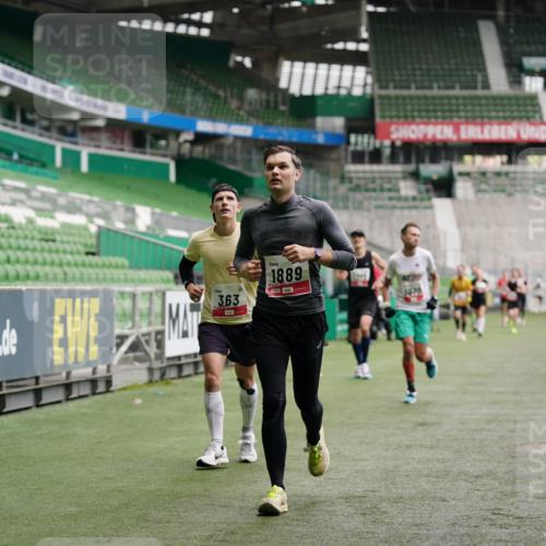 05.10.2025 - 20. swb-Marathon Bremen Michael Burmester http://msf.ph/oto/9324968 05.10.2025 12:33:19 Laufen im Stadion 121, 218, 307, 363, 369, 474, 746, 850, 900, 1070, 1360, 1372, 1494, 1617, 1889, 1913, 1928, 2000, 2033, 2267, 2682, 4251, 6957, 7259, 8582, 650, 664, 908 meine-sportfotos.de