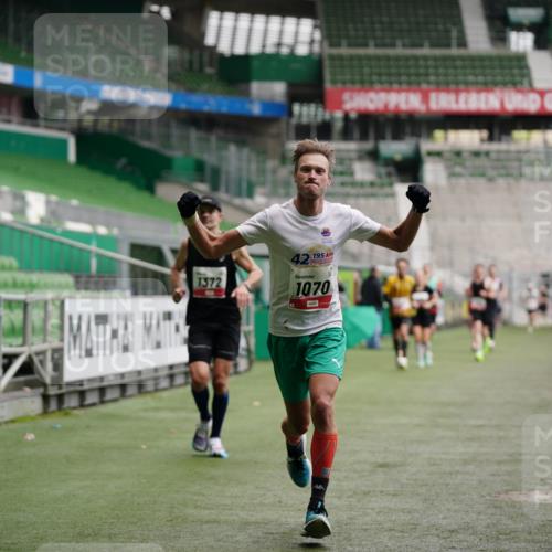 05.10.2025 - 20. swb-Marathon Bremen Michael Burmester http://msf.ph/oto/9324976 05.10.2025 12:33:21 Laufen im Stadion 121, 218, 307, 363, 369, 474, 746, 850, 900, 1070, 1360, 1372, 1494, 1617, 1889, 1913, 1928, 2000, 2033, 2267, 2682, 4251, 6957, 7259, 8582, 650, 664, 908 meine-sportfotos.de