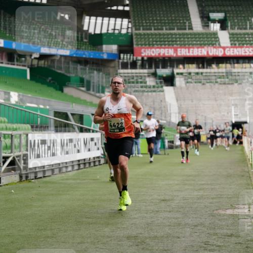 05.10.2025 - 20. swb-Marathon Bremen Michael Burmester http://msf.ph/oto/9324977 05.10.2025 12:44:02 Laufen im Stadion 288, 329, 548, 577, 706, 1196, 1992, 2092, 2249, 2967, 3435, 3580, 4369, 4422, 4631, 4867, 5014, 5287, 5495, 5908, 5988, 6224, 6385, 6912, 7373, 7816, 7834, 7949, 8030, 8275, 8593, 9095, 628, 662, 1641, 1652, 1745, 2062, 4664, 5231, 5815, 6423, 7269, 7498, 7668, 8053 meine-sportfotos.de