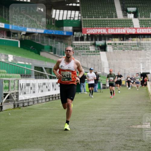 05.10.2025 - 20. swb-Marathon Bremen Michael Burmester http://msf.ph/oto/9324985 05.10.2025 12:44:02 Laufen im Stadion 288, 329, 548, 577, 706, 1196, 1992, 2092, 2249, 2967, 3435, 3580, 4369, 4422, 4631, 4867, 5014, 5287, 5495, 5908, 5988, 6224, 6385, 6912, 7373, 7816, 7834, 7949, 8030, 8275, 8593, 9095, 628, 662, 1641, 1652, 1745, 2062, 4664, 5231, 5815, 6423, 7269, 7498, 7668, 8053 meine-sportfotos.de