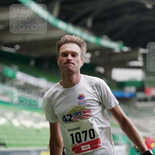 05.10.2025 - 20. swb-Marathon Bremen Michael Burmester http://msf.ph/oto/9325007 05.10.2025 12:33:23 Laufen im Stadion 121, 218, 307, 363, 369, 474, 746, 850, 900, 1070, 1360, 1372, 1494, 1617, 1889, 1913, 1928, 2000, 2033, 2267, 2682, 4251, 6957, 7259, 8582, 650, 664, 908 meine-sportfotos.de