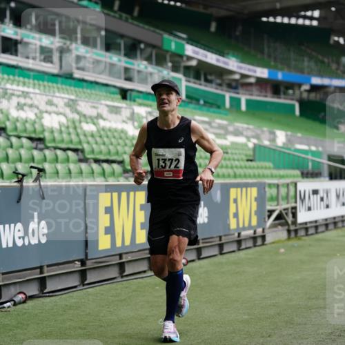 05.10.2025 - 20. swb-Marathon Bremen Michael Burmester http://msf.ph/oto/9325014 05.10.2025 12:33:24 Laufen im Stadion 121, 218, 307, 363, 369, 474, 746, 850, 900, 1070, 1360, 1372, 1494, 1617, 1889, 1913, 1928, 2000, 2033, 2267, 2682, 4251, 6957, 7259, 8582, 650, 664, 908 meine-sportfotos.de