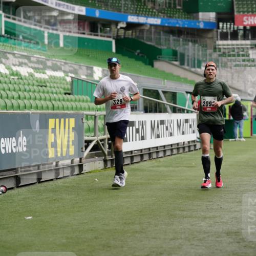 05.10.2025 - 20. swb-Marathon Bremen Michael Burmester http://msf.ph/oto/9325015 05.10.2025 12:44:10 Laufen im Stadion 288, 329, 506, 548, 706, 917, 1196, 1992, 2092, 2249, 2967, 3435, 4369, 4422, 4631, 4867, 5014, 5287, 5495, 5908, 5988, 6385, 6912, 7099, 7373, 7525, 7949, 8030, 8275, 8593, 9095, 577, 628, 1641, 1652, 1745, 3580, 5231, 5287, 5495, 5815, 5988, 6224, 6423, 7269, 7498, 7668, 7816, 7834, 8053, 9095 meine-sportfotos.de