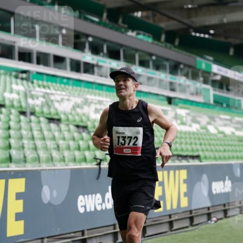 05.10.2025 - 20. swb-Marathon Bremen Michael Burmester http://msf.ph/oto/9325017 05.10.2025 12:33:25 Laufen im Stadion 121, 218, 307, 363, 369, 474, 746, 850, 900, 1070, 1360, 1372, 1494, 1617, 1889, 1913, 1928, 2000, 2033, 2267, 2682, 4251, 6957, 7259, 8582, 650, 664, 908, 2033 meine-sportfotos.de
