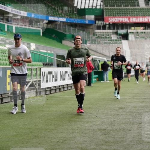 05.10.2025 - 20. swb-Marathon Bremen Michael Burmester http://msf.ph/oto/9325020 05.10.2025 12:44:11 Laufen im Stadion 288, 329, 506, 548, 706, 917, 1196, 1992, 2092, 2249, 2967, 3150, 3435, 4369, 4422, 4631, 4867, 5014, 5908, 6385, 6912, 7099, 7373, 7525, 7949, 8030, 8275, 8593, 577, 628, 1641, 1745, 3435, 3580, 4631, 4867, 5231, 5287, 5495, 5815, 5988, 6224, 6423, 6912, 7269, 7498, 7668, 7816, 7834, 8053, 8593, 9095 meine-sportfotos.de