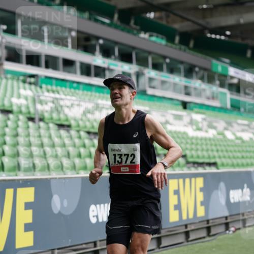 05.10.2025 - 20. swb-Marathon Bremen Michael Burmester http://msf.ph/oto/9325021 05.10.2025 12:33:25 Laufen im Stadion 121, 218, 307, 363, 369, 474, 746, 850, 900, 1070, 1360, 1372, 1494, 1617, 1889, 1913, 1928, 2000, 2033, 2267, 2682, 4251, 6957, 7259, 8582, 650, 664, 908, 2033 meine-sportfotos.de