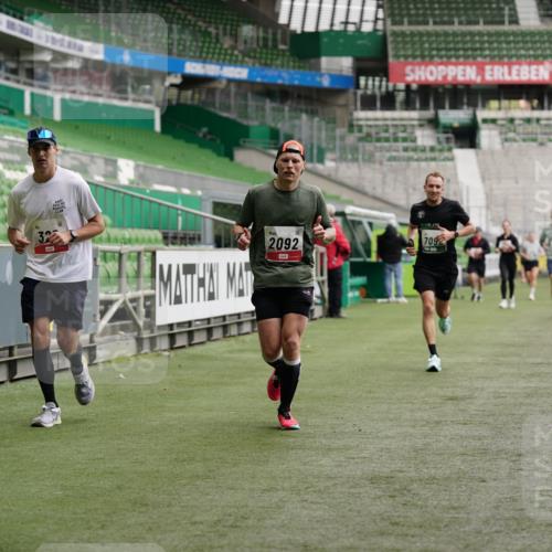 05.10.2025 - 20. swb-Marathon Bremen Michael Burmester http://msf.ph/oto/9325028 05.10.2025 12:44:11 Laufen im Stadion 288, 329, 506, 548, 706, 917, 1196, 1992, 2092, 2249, 2967, 3150, 3435, 4369, 4422, 4631, 4867, 5014, 5908, 6385, 6912, 7099, 7373, 7525, 7949, 8030, 8275, 8593, 577, 628, 1641, 1745, 3435, 3580, 4631, 4867, 5231, 5287, 5495, 5815, 5988, 6224, 6423, 6912, 7269, 7498, 7668, 7816, 7834, 8053, 8593, 9095 meine-sportfotos.de