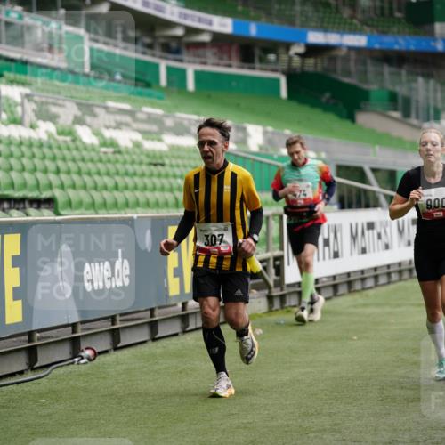 05.10.2025 - 20. swb-Marathon Bremen Michael Burmester http://msf.ph/oto/9325033 05.10.2025 12:33:30 Laufen im Stadion 121, 218, 307, 363, 369, 474, 746, 850, 900, 1070, 1360, 1372, 1494, 1617, 1889, 1913, 1928, 2000, 2267, 2682, 4251, 5640, 6957, 7259, 8550, 8582, 9046, 650, 664, 908, 2033 meine-sportfotos.de