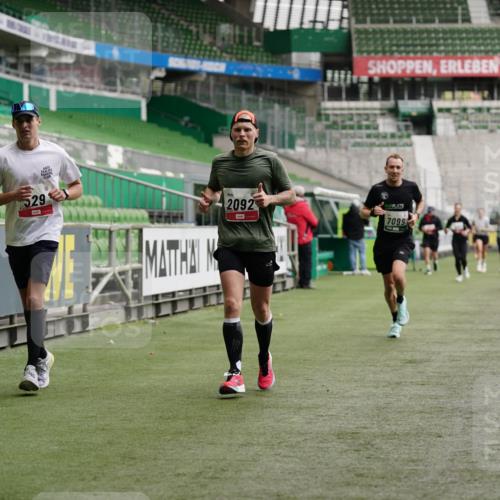 05.10.2025 - 20. swb-Marathon Bremen Michael Burmester http://msf.ph/oto/9325036 05.10.2025 12:44:11 Laufen im Stadion 288, 329, 506, 548, 706, 917, 1196, 1992, 2092, 2249, 2967, 3150, 3435, 4369, 4422, 4631, 4867, 5014, 5908, 6385, 6912, 7099, 7373, 7525, 7949, 8030, 8275, 8593, 577, 628, 1641, 1745, 3435, 3580, 4631, 4867, 5231, 5287, 5495, 5815, 5988, 6224, 6423, 6912, 7269, 7498, 7668, 7816, 7834, 8053, 8593, 9095 meine-sportfotos.de