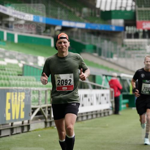 05.10.2025 - 20. swb-Marathon Bremen Michael Burmester http://msf.ph/oto/9325043 05.10.2025 12:44:12 Laufen im Stadion 288, 329, 506, 539, 548, 706, 917, 1196, 1992, 2092, 2249, 2967, 3150, 3982, 4369, 4422, 5014, 5908, 6385, 7099, 7373, 7525, 7949, 8030, 8275, 577, 628, 1641, 1745, 2967, 3435, 3580, 4369, 4631, 4867, 5231, 5287, 5495, 5815, 5988, 6224, 6385, 6423, 6912, 7269, 7498, 7668, 7816, 7834, 8053, 8593, 9095 meine-sportfotos.de