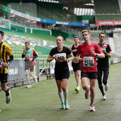 05.10.2025 - 20. swb-Marathon Bremen Michael Burmester http://msf.ph/oto/9325045 05.10.2025 12:33:32 Laufen im Stadion 121, 218, 307, 363, 369, 474, 746, 850, 900, 1070, 1360, 1372, 1494, 1617, 1889, 1913, 1928, 2000, 2267, 2682, 4251, 5640, 6957, 7259, 8550, 8582, 9046, 650, 664, 908, 2033, 2682 meine-sportfotos.de
