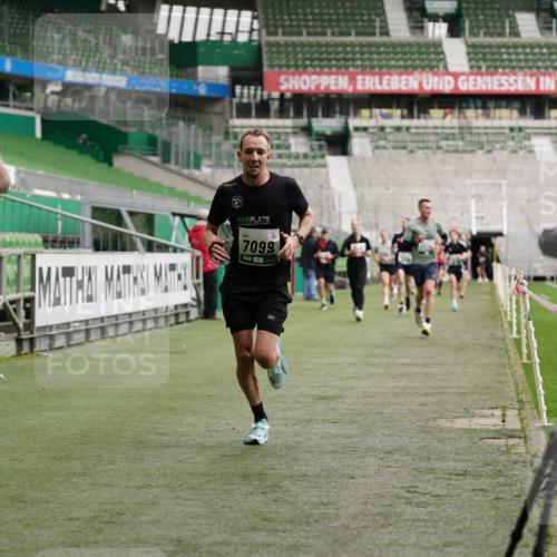 05.10.2025 - 20. swb-Marathon Bremen Michael Burmester http://msf.ph/oto/9325051 05.10.2025 12:44:14 Laufen im Stadion 288, 329, 506, 539, 548, 917, 1196, 1992, 2092, 2249, 3150, 3982, 4422, 5014, 5908, 7099, 7373, 7525, 7949, 8030, 8275, 577, 628, 706, 1641, 1745, 2967, 3435, 3580, 4369, 4631, 4867, 5287, 5495, 5815, 5988, 6224, 6385, 6912, 7269, 7668, 7816, 7834, 8593, 9095 meine-sportfotos.de