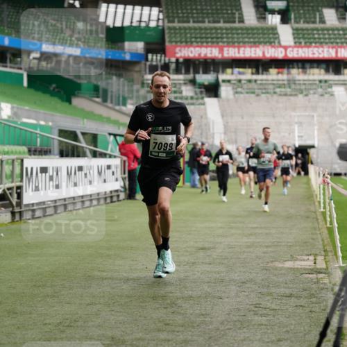 05.10.2025 - 20. swb-Marathon Bremen Michael Burmester http://msf.ph/oto/9325055 05.10.2025 12:44:14 Laufen im Stadion 288, 329, 506, 539, 548, 917, 1196, 1992, 2092, 2249, 3150, 3982, 4422, 5014, 5908, 7099, 7373, 7525, 7949, 8030, 8275, 577, 628, 706, 1641, 1745, 2967, 3435, 3580, 4369, 4631, 4867, 5287, 5495, 5815, 5988, 6224, 6385, 6912, 7269, 7668, 7816, 7834, 8593, 9095 meine-sportfotos.de