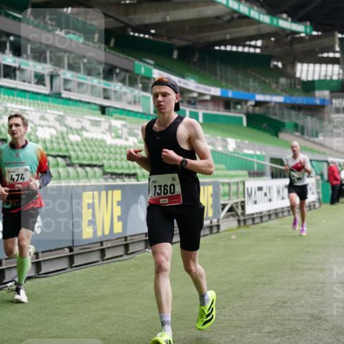 05.10.2025 - 20. swb-Marathon Bremen Michael Burmester http://msf.ph/oto/9325074 05.10.2025 12:33:34 Laufen im Stadion 121, 218, 307, 363, 369, 474, 746, 838, 850, 900, 1070, 1360, 1372, 1494, 1617, 1889, 1913, 1928, 2000, 2267, 4251, 5640, 6957, 7259, 8550, 8582, 9046, 650, 664, 2033, 2682 meine-sportfotos.de