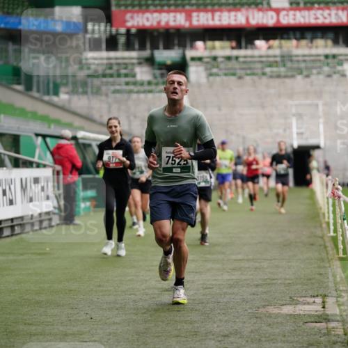 05.10.2025 - 20. swb-Marathon Bremen Michael Burmester http://msf.ph/oto/9325075 05.10.2025 12:44:18 Laufen im Stadion 288, 329, 506, 539, 548, 642, 657, 917, 1196, 1992, 2092, 2249, 3150, 3219, 3982, 4422, 5014, 5908, 7099, 7373, 7525, 7949, 8030, 8275, 8382, 577, 706, 2967, 3435, 3580, 4369, 4631, 4867, 5287, 5495, 5815, 5988, 6224, 6385, 6912, 7816, 7834, 8593, 9095 meine-sportfotos.de