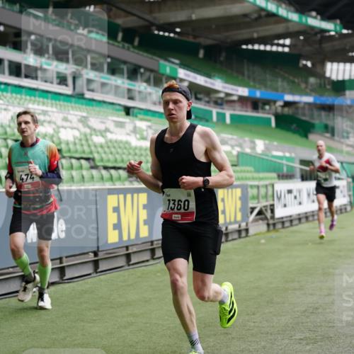 05.10.2025 - 20. swb-Marathon Bremen Michael Burmester http://msf.ph/oto/9325078 05.10.2025 12:33:34 Laufen im Stadion 121, 218, 307, 363, 369, 474, 746, 838, 850, 900, 1070, 1360, 1372, 1494, 1617, 1889, 1913, 1928, 2000, 2267, 4251, 5640, 6957, 7259, 8550, 8582, 9046, 650, 664, 2033, 2682 meine-sportfotos.de