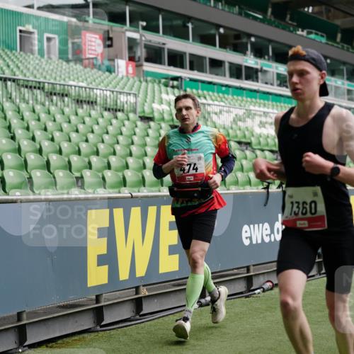 05.10.2025 - 20. swb-Marathon Bremen Michael Burmester http://msf.ph/oto/9325082 05.10.2025 12:33:35 Laufen im Stadion 121, 218, 307, 363, 369, 474, 746, 838, 850, 900, 1070, 1360, 1372, 1494, 1617, 1889, 1913, 1928, 2000, 2267, 4251, 5640, 6957, 7259, 8550, 8582, 9046, 650, 746, 2033, 2682 meine-sportfotos.de